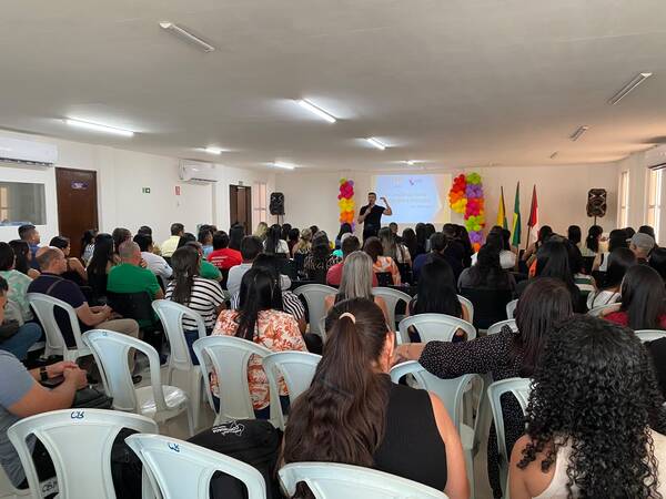 Educação municipal participa de formação sobre metodologia de ensino